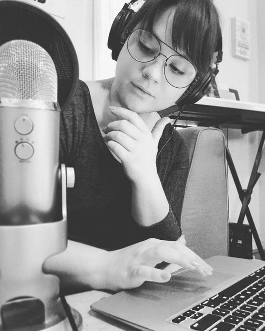 Side Hustle Diaries: I'm A Singer, A Server, & A Freelance Writer